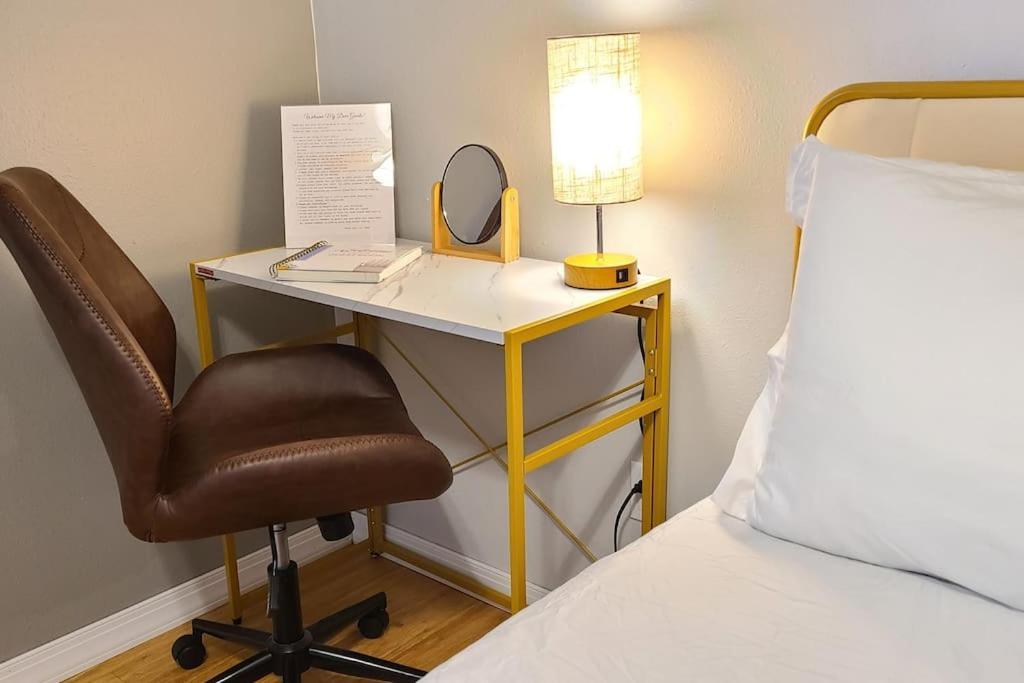 Centrally Located In Rogers And Bentonville! -Private Rooms Extérieur photo